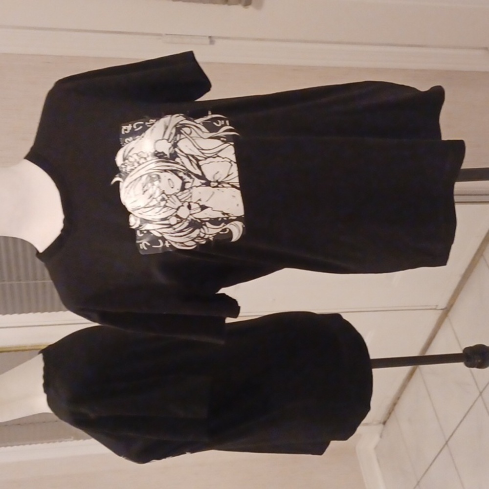 4/$80 Black Anime Tee - Size Small